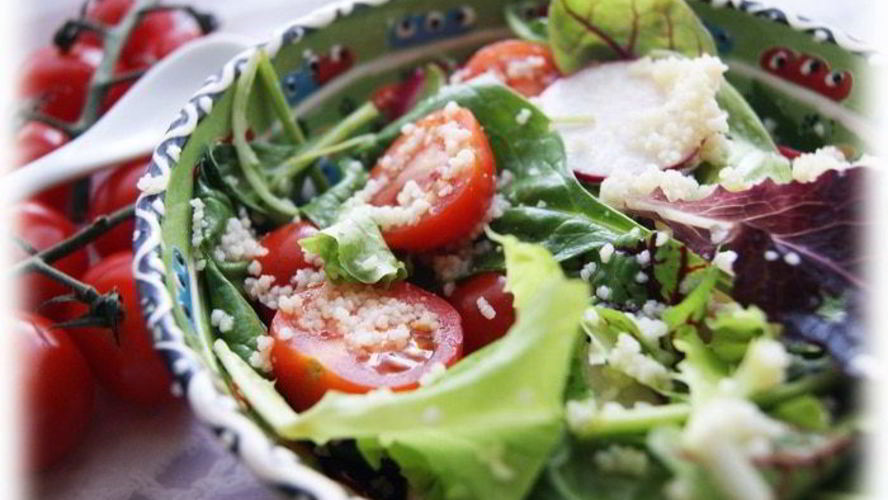 Рецепт овощного салата с кус-кусом и моцареллой