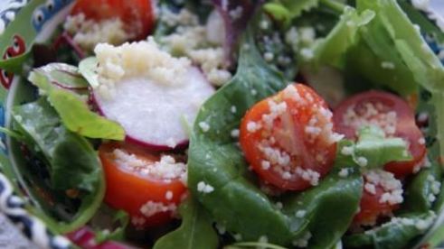 овощной салат с кус-кусом и моцареллой