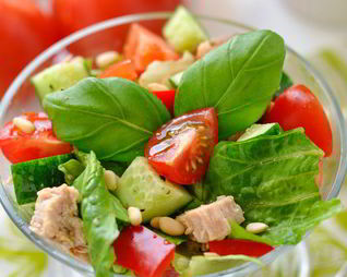 Овощной салат с тунцом