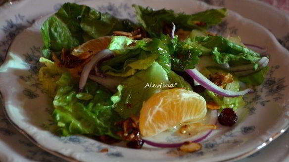 Рецепт Праздничного салата с мандаринами и клюквой