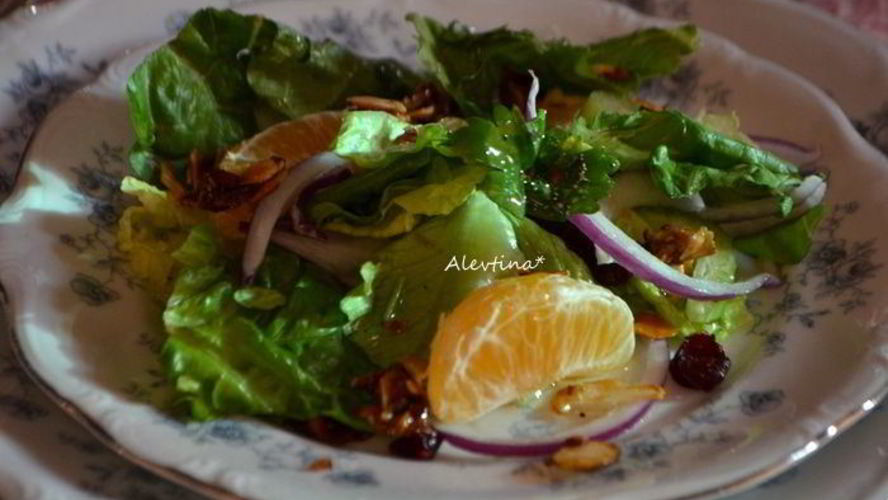 Рецепт праздничного салата с мандаринами и клюквой