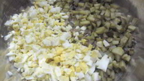 салат гостиный двор с грибами