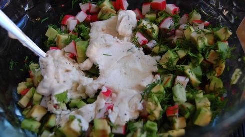 салат из авокадо с крабовыми палочками