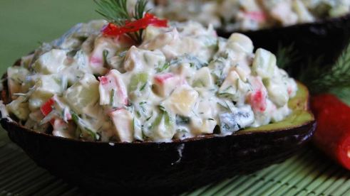 салат из авокадо с крабовыми палочками