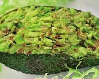 Салат из авокадо с тунцом