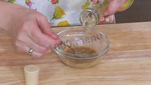 салат из брокколи с орехами и клюквой