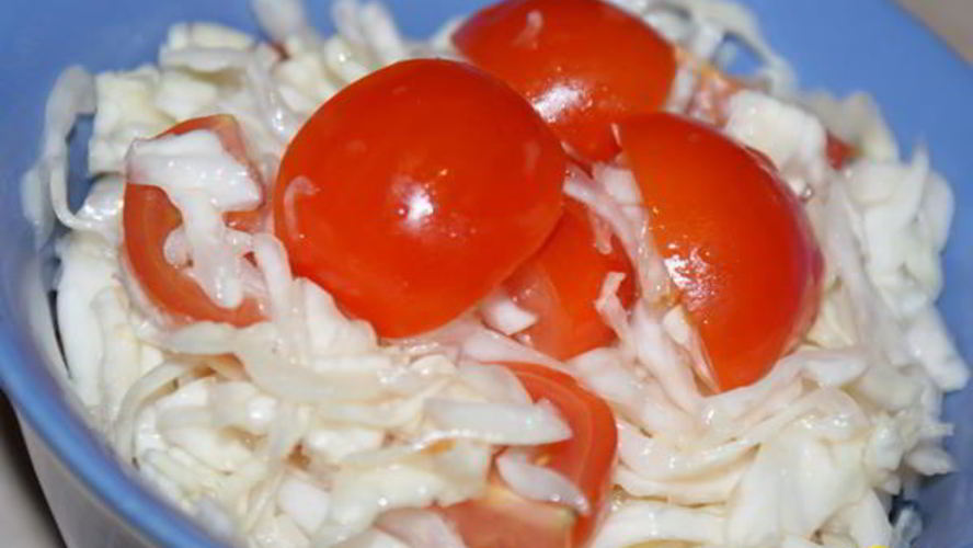 Рецепт салата из капусты с помидорами