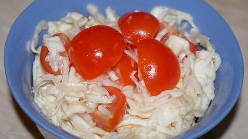 салат из капусты с помидорами