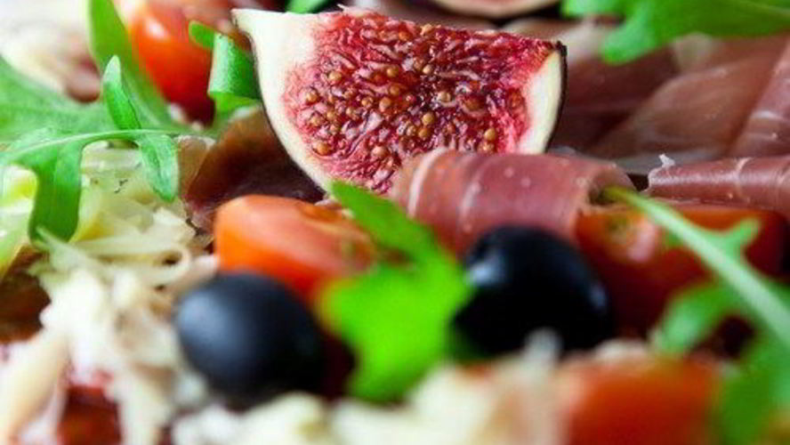 Рецепт салата из козьего сыра с инжиром