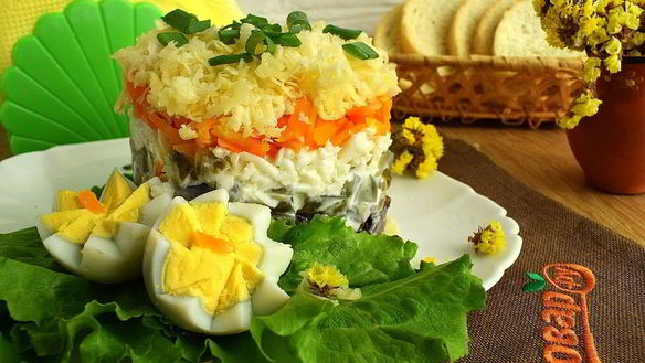 Рецепт Салата из куриной печени слоеный