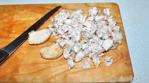 салат из курицы с огурцом, кукурузой и йогуртом