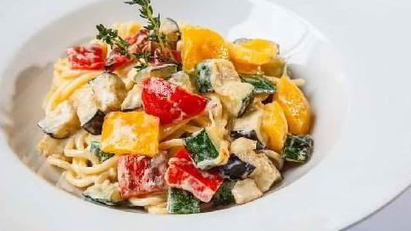 Рецепт Салата из макарон с жареными овощами