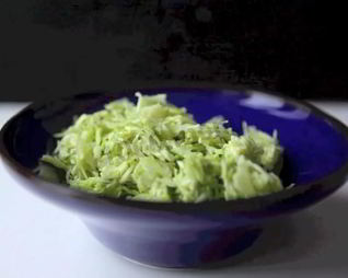 Салат из молодой капусты