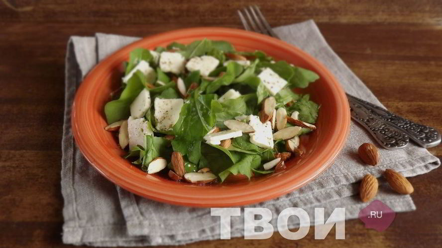 Рецепт салата из руколы с жареным миндалем
