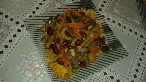 салат мясной с овощами