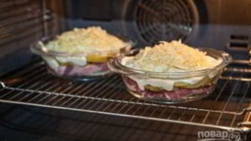 картошка под шубой в духовке со свининой