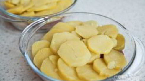 картошка под шубой в духовке со свининой