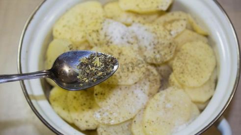 картошка под шубой в духовке