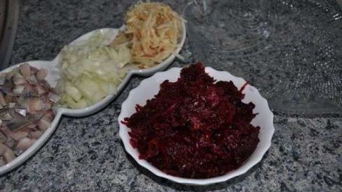 салат сельдь под шубой с яблоком