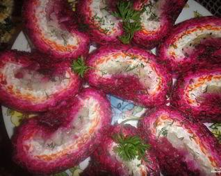 Сельдь под шубой в виде рулета