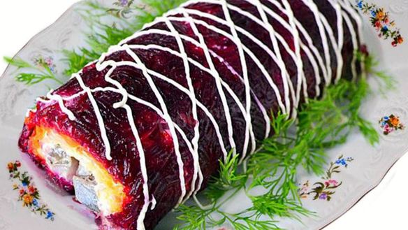 Рецепт Селедки под шубой с яблоком рулетом