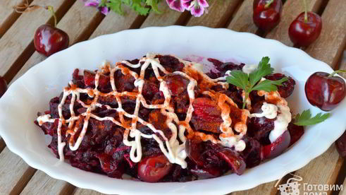 салат с черешней и свеклой