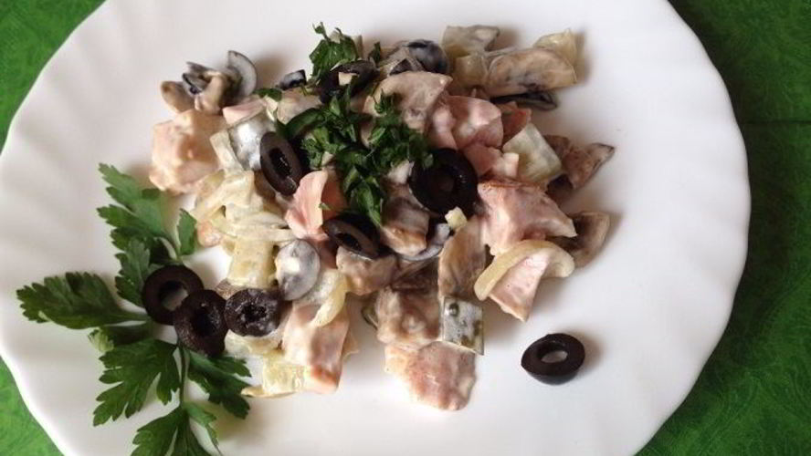 Рецепт салата с грибами и куриной грудкой