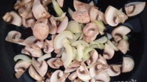 салат с грибами и куриной грудкой