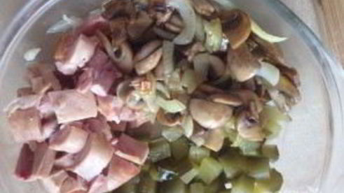 салат с грибами и куриной грудкой