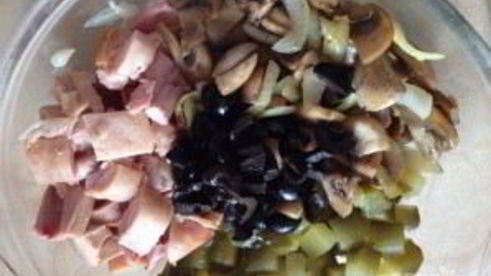 салат с грибами и куриной грудкой