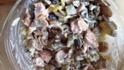 салат с грибами и куриной грудкой