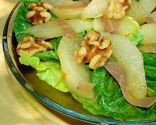 Салат с грушами и грецкими орехами