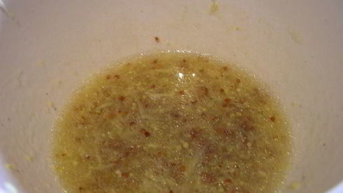 салат с кальмарами, авокадо и маринованным перцем