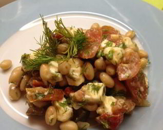 Салат с консервированной фасолью