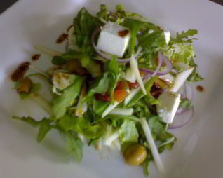 Салат с козьим сыром