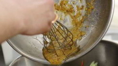 салат с креветками и кальмарами