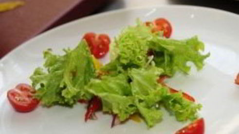 салат с креветками и кальмарами