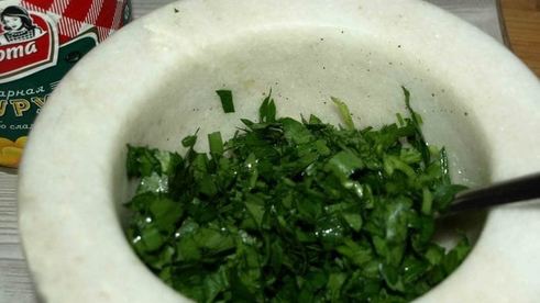 салат с креветками и сладкой кукурузой