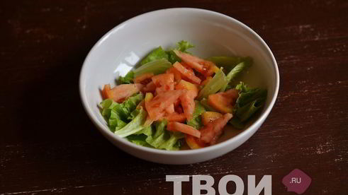 салат с курицей и сухариками