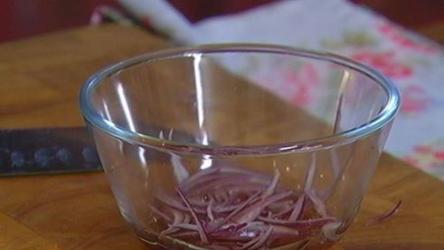 салат с малиной и гренками с творожной начинкой