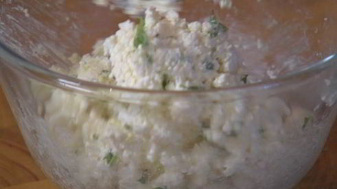 салат с малиной и гренками с творожной начинкой