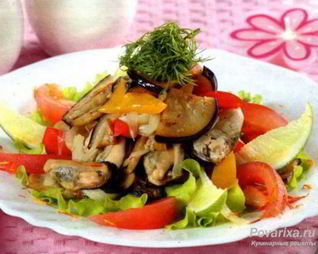Салат с мидиями и овощами
