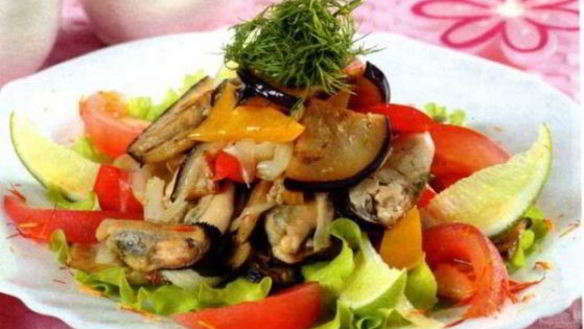 Рецепт Салата с мидиями и овощами
