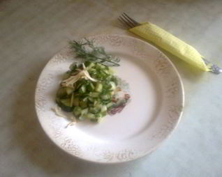 Салат с огурцами и лимоном