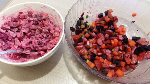 Рецепт Салата с охотничьими колбасками и свеклой