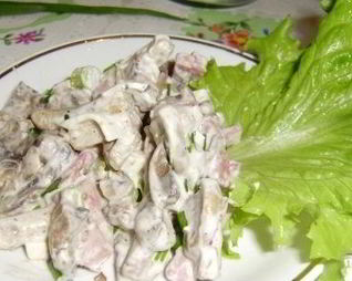 Салат с сухариками и грибами