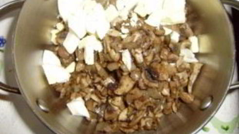 салат с сухариками и грибами