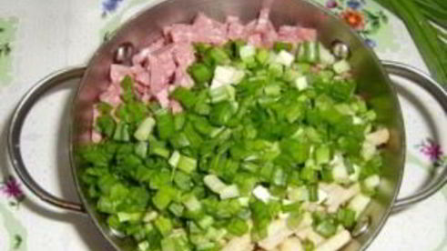 салат с сухариками и грибами