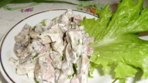 салат с сухариками и грибами