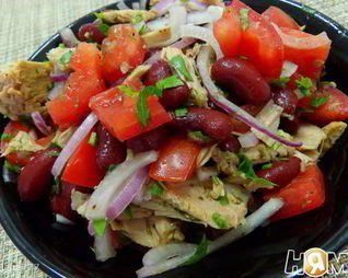 Салат с тунцом и красной фасолью